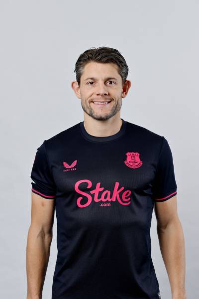 everton_25_26_castore_fourth_kit_b11.jpg
