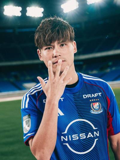 yokohama_f_marinos_2026_adidas_home_kit_b.jpg