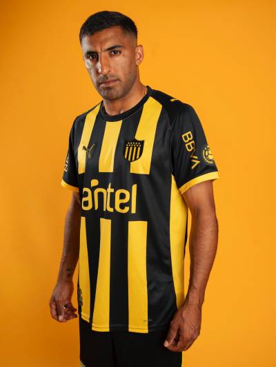 penarol_2026_puma_home_kit_a.jpg