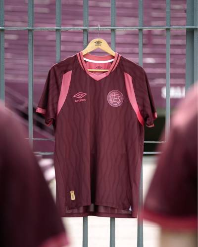 club_lanus_2026_umbro_home_kit_a.jpg