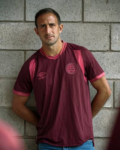 club_lanus_2026_umbro_home_kit_b.jpg