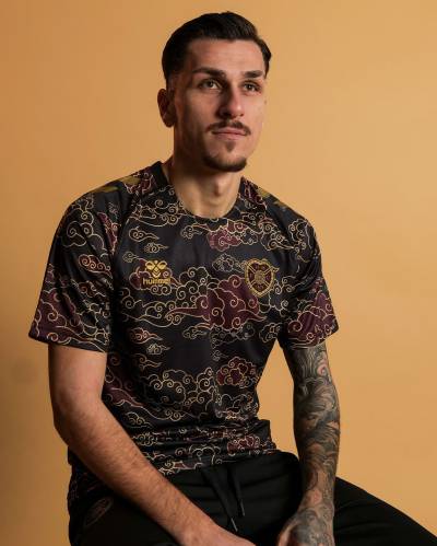 hearts_2026_hummel_lunar_new_year_pre_match_jersey_b1.jpg