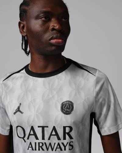 paris_saint_germain_2026_night_edition_pre_match_jersey_3.jpeg