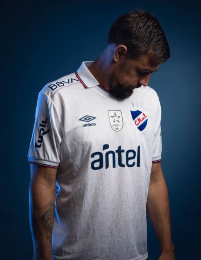 club_nacional_2026_umbro_home_kit_a.jpeg