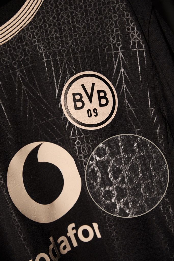 Borussia Dortmund Hütter Sky Rücktritt 2026 Vereinslogo Hütter's Frankfurt Legacy (2019-2022)