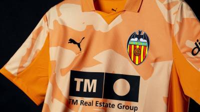 valencia_2026_puma_retro_matchday_jersey_a3.jpeg