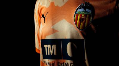 valencia_2026_puma_retro_matchday_jersey_a4.jpg