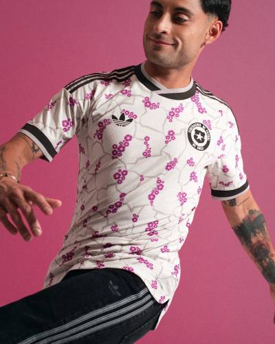 chile_2026_adidas_away_kit_c.jpeg