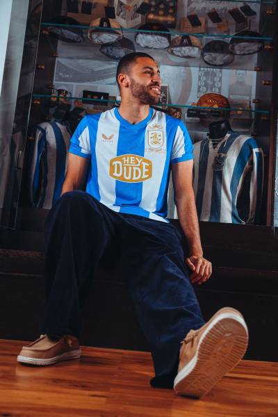 huddersfield_town_2025_26_thrice_champions_anniversary_shirt_d.jpg