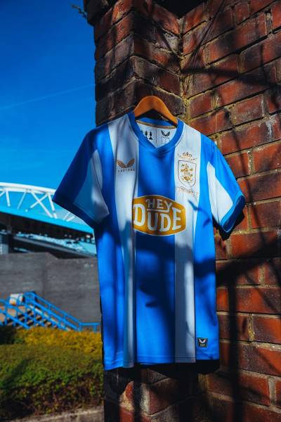 huddersfield_town_2025_26_thrice_champions_anniversary_shirt_e.jpg