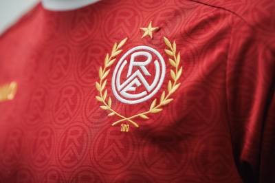 rot_weiss_essen_100_years_of_the_crest_jersey_a4.jpg