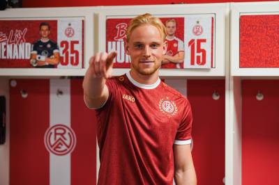 rot_weiss_essen_100_years_of_the_crest_jersey_a5.jpg