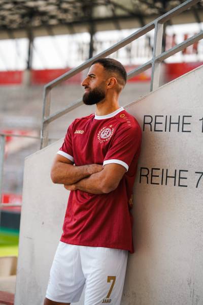 rot_weiss_essen_100_years_of_the_crest_jersey_a6.jpg