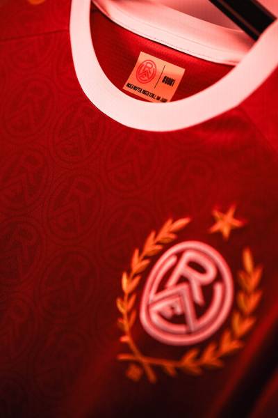 rot_weiss_essen_100_years_of_the_crest_jersey_a7.jpg