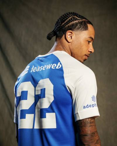 az_alkmaar_26_27_nike_away_kit_c.jpg