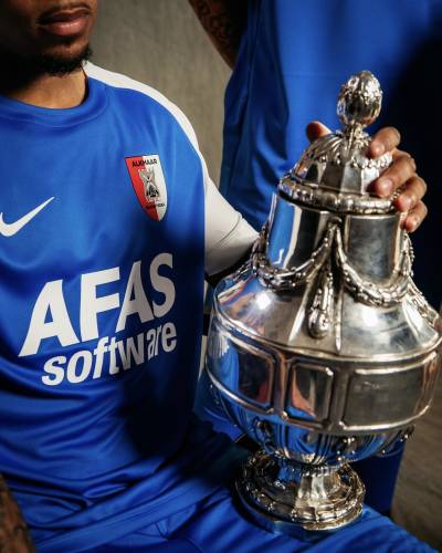 az_alkmaar_26_27_nike_away_kit_f.jpg
