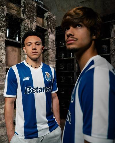 fc_porto_26_27_new_balance_home_kit_a.jpg