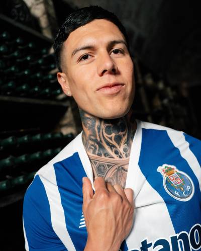 fc_porto_26_27_new_balance_home_kit_c.jpg