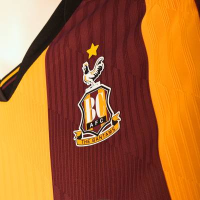 bradford_city_26_27_macron_home_kit_4.jpg