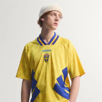 sweden_1994_home_reissue_jersey_a01.jpg