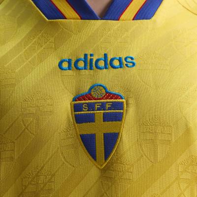 sweden_1994_home_reissue_jersey_a07.jpg
