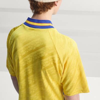 sweden_1994_home_reissue_jersey_a09.jpg
