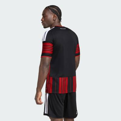 eintracht_frankfurt_26_27_adidas_home_kit_2.jpg
