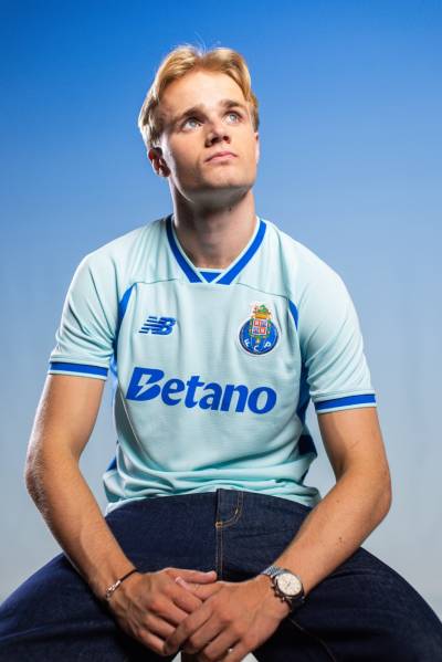 fc_porto_26_27_new_balance_third_kit_2.jpg