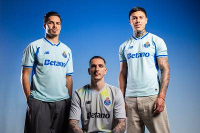 fc_porto_26_27_new_balance_third_kit_3.jpg