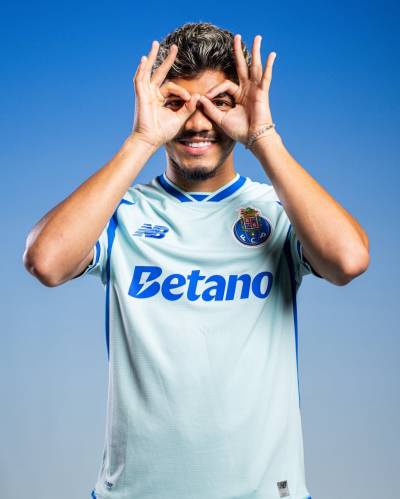 fc_porto_26_27_new_balance_third_kit_6.jpg