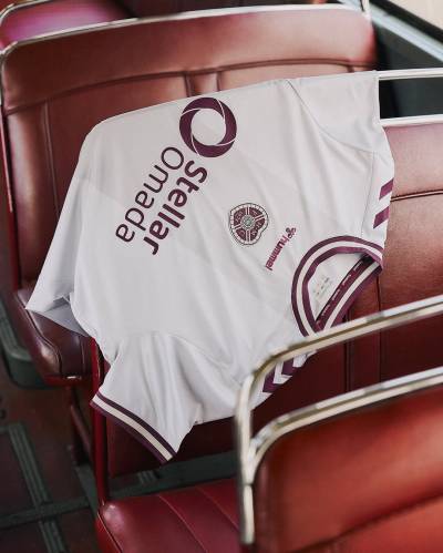 heart_of_midlothian_26_27_hummel_away_kit_c.jpg