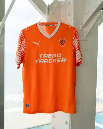 blackpool_26_27_puma_home_kit_a.jpg