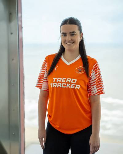 blackpool_26_27_puma_home_kit_b.jpg