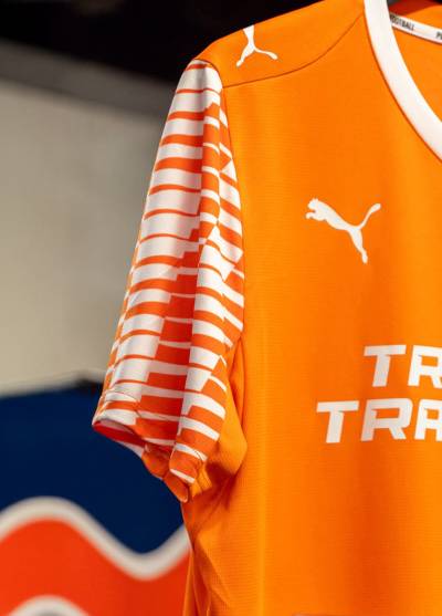 blackpool_26_27_puma_home_kit_c.jpg