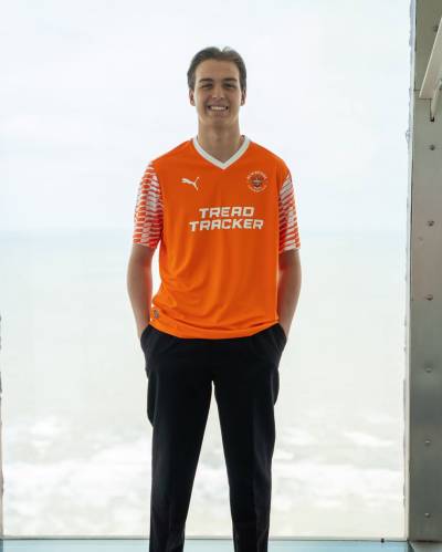 blackpool_26_27_puma_home_kit_d.jpg