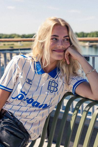 odense_boldklub_26_27_hummel_warm_up_shirt_4.jpg