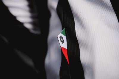 grimsby_Town_26_27_lotto_home_kit_e.jpeg