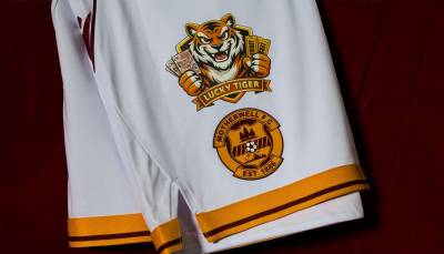 motherwell_26_27_macron_home_kit_e.jpg