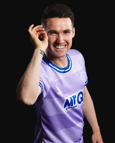 queens_park_rangers_26_27_errea_away_kit_b.jpg