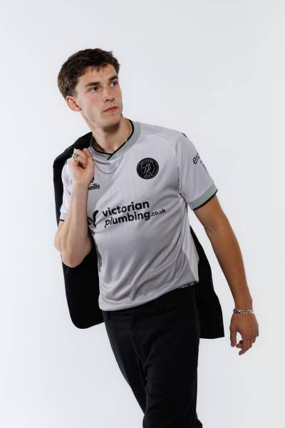 bristol_city_26_27_oneills_home_kit_a1.jpg