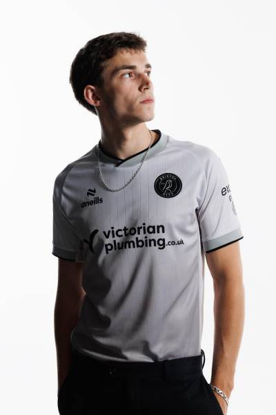bristol_city_26_27_oneills_home_kit_a2.jpg