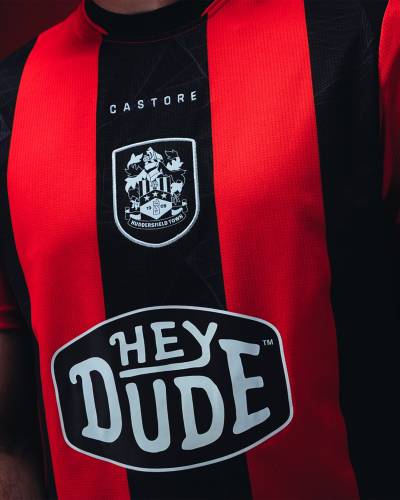 huddersfield_town_26_27_castore_away_kit_f.jpeg