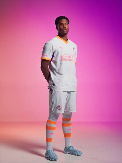 psv_26_27_puma_away_kit_.jpg