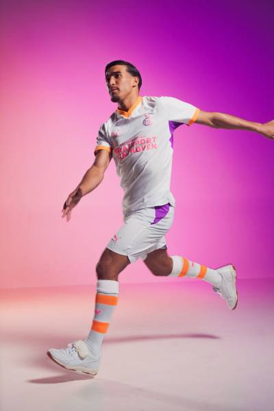 psv_26_27_puma_away_kit_c.jpg