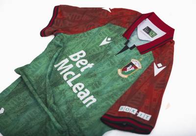 glentoran_26_27_macron_home_kit_3.jpg