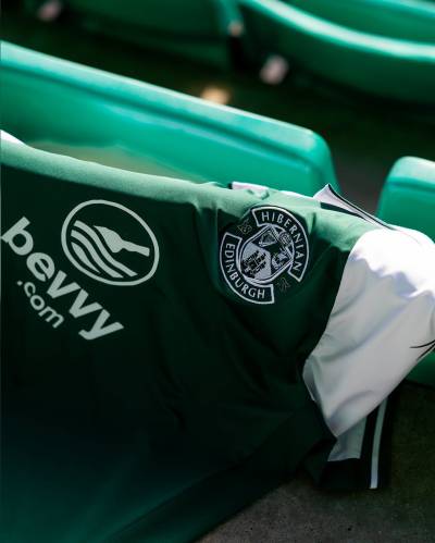hibernian_26_27_reebok_home_kit_c.jpeg