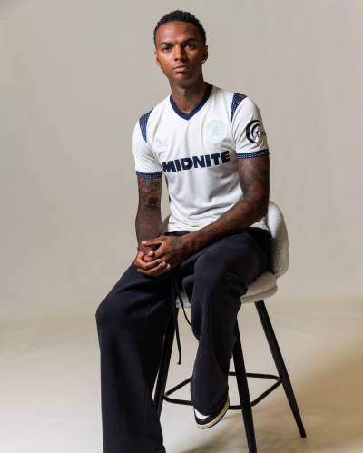 middlesbrough_26_27_castore_away_kit_1.jpeg