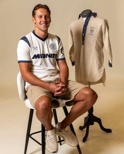 middlesbrough_26_27_castore_away_kit_3.jpeg