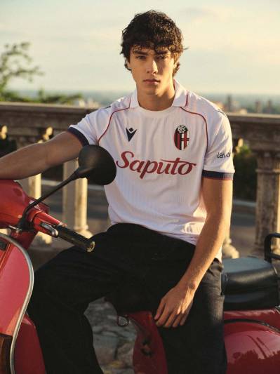 bologna_26_27_macron_away_kit_a01.jpg