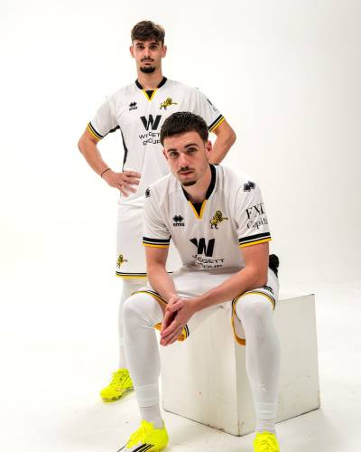 millwall_26_27_errea_away_kit_a2.jpg